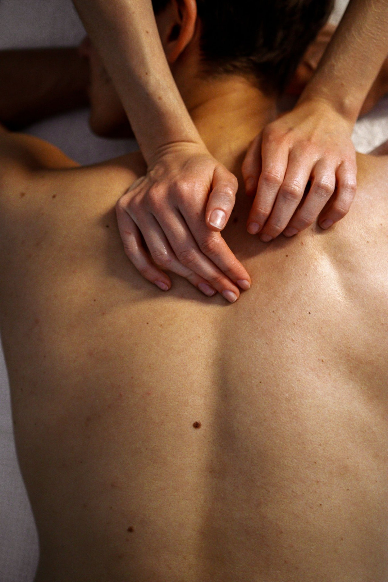 Rückenmassage im Studio Sabai Dee